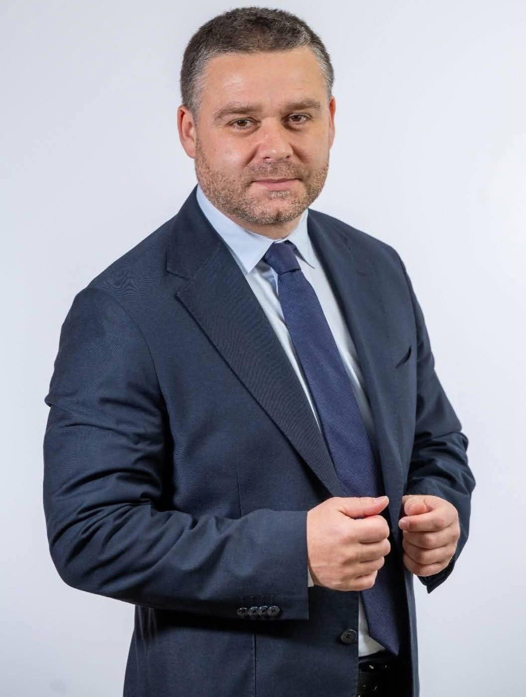 Primarul Sectorului 1, Stelian Bujduveanu, a transmis un mesaj de felicitare noului primar general al Capitalei, Ciprian Ciucu, pe rețeaua de socializare Facebook.