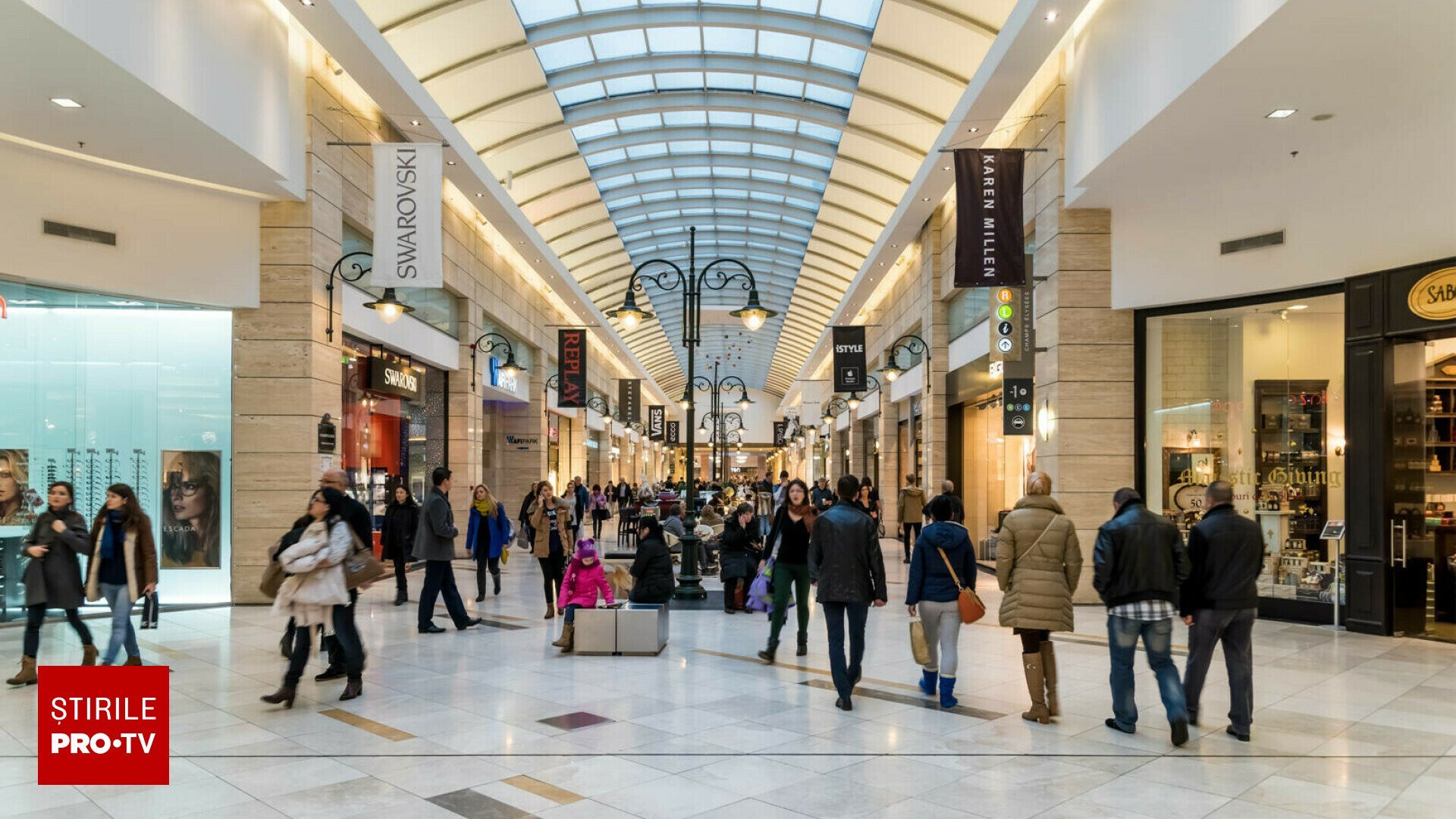Românii care doresc să petreacă ultimele ore din 2026 făcând cumpărături au la dispoziție o serie de opțiuni în marile centre comerciale din București și din alte orașe mari