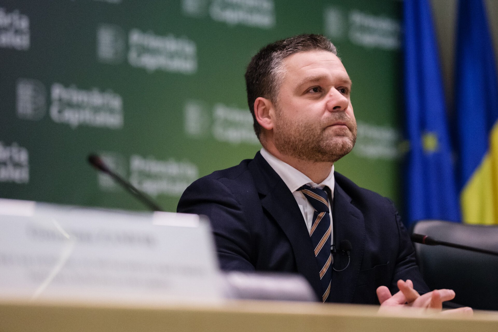 Primarul Ciprian Ciucu recunoaște: a trecut „lector” în CV fără justificare, va corecta

Is this suitable for your needs, or would you like a different style?