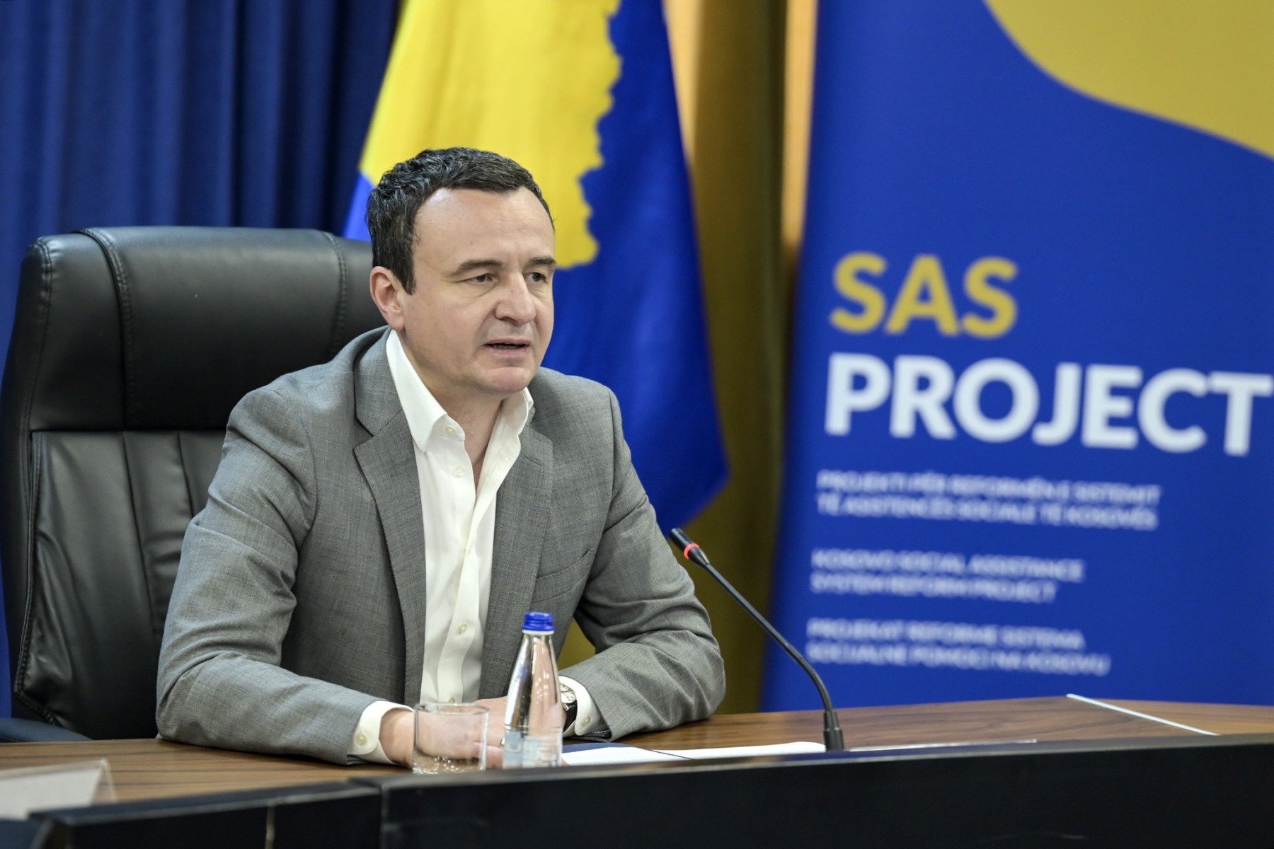 Alegeri anticipate în Kosovo: Partidul premierului Albin Kurti, fost deținut politic în timpul regimului sârb, obține o victorie clară; țara rămâne fără guvern funcțional din februarie
