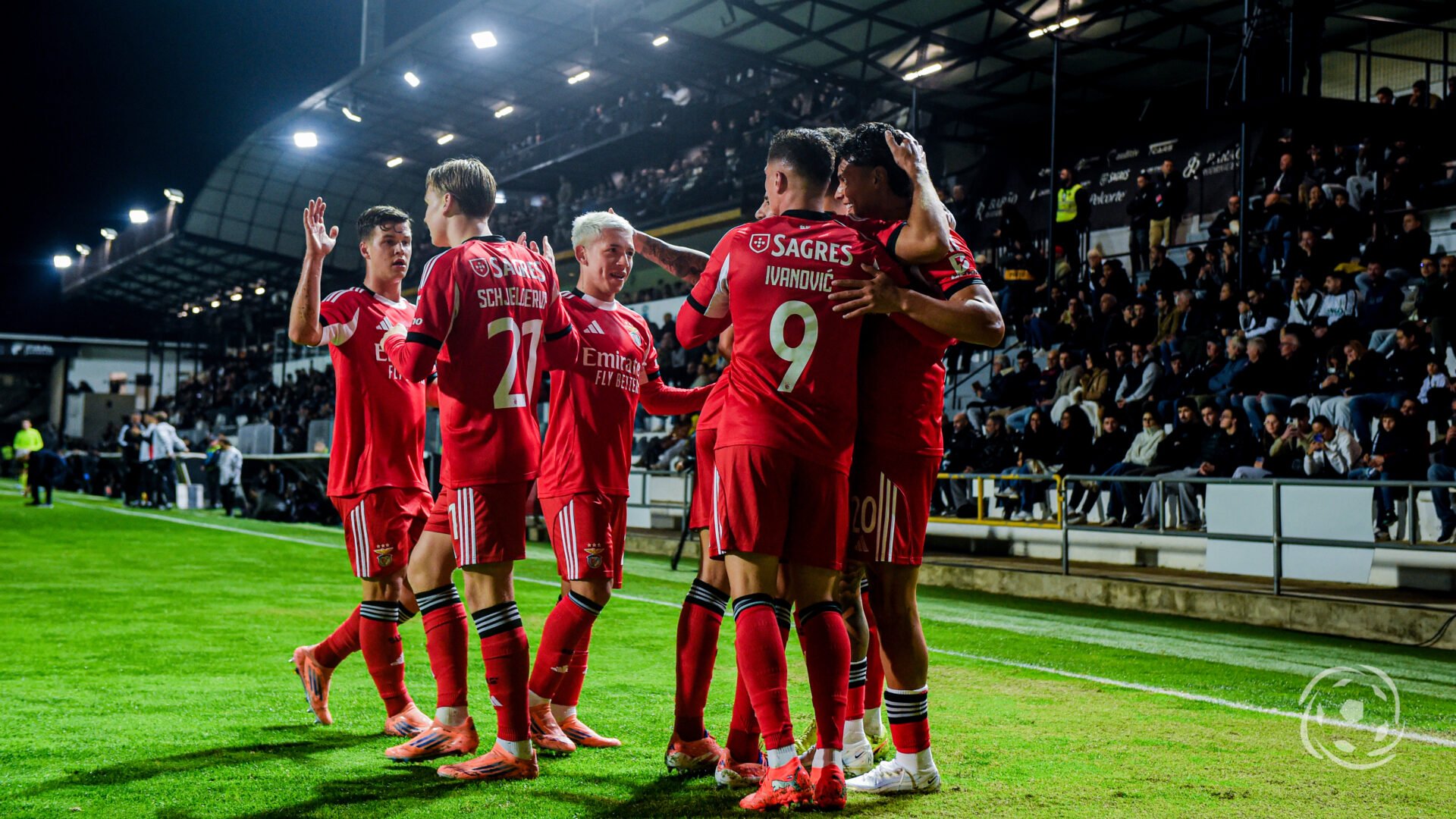 Cariera în flăcări pune la încercare aspirațiile războinicilor și ale vulturilor.