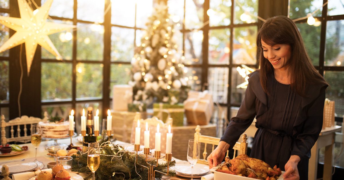 Tradiții culinare de Anul Nou: Alimente care atrag prosperitatea Masa de Anul Nou nu este doar o simplă ocazie de a savura preparate delicioase, ci reprezintă un ritual plin de simboluri menite să atragă norocul și belșugul pentru anul ce urmează