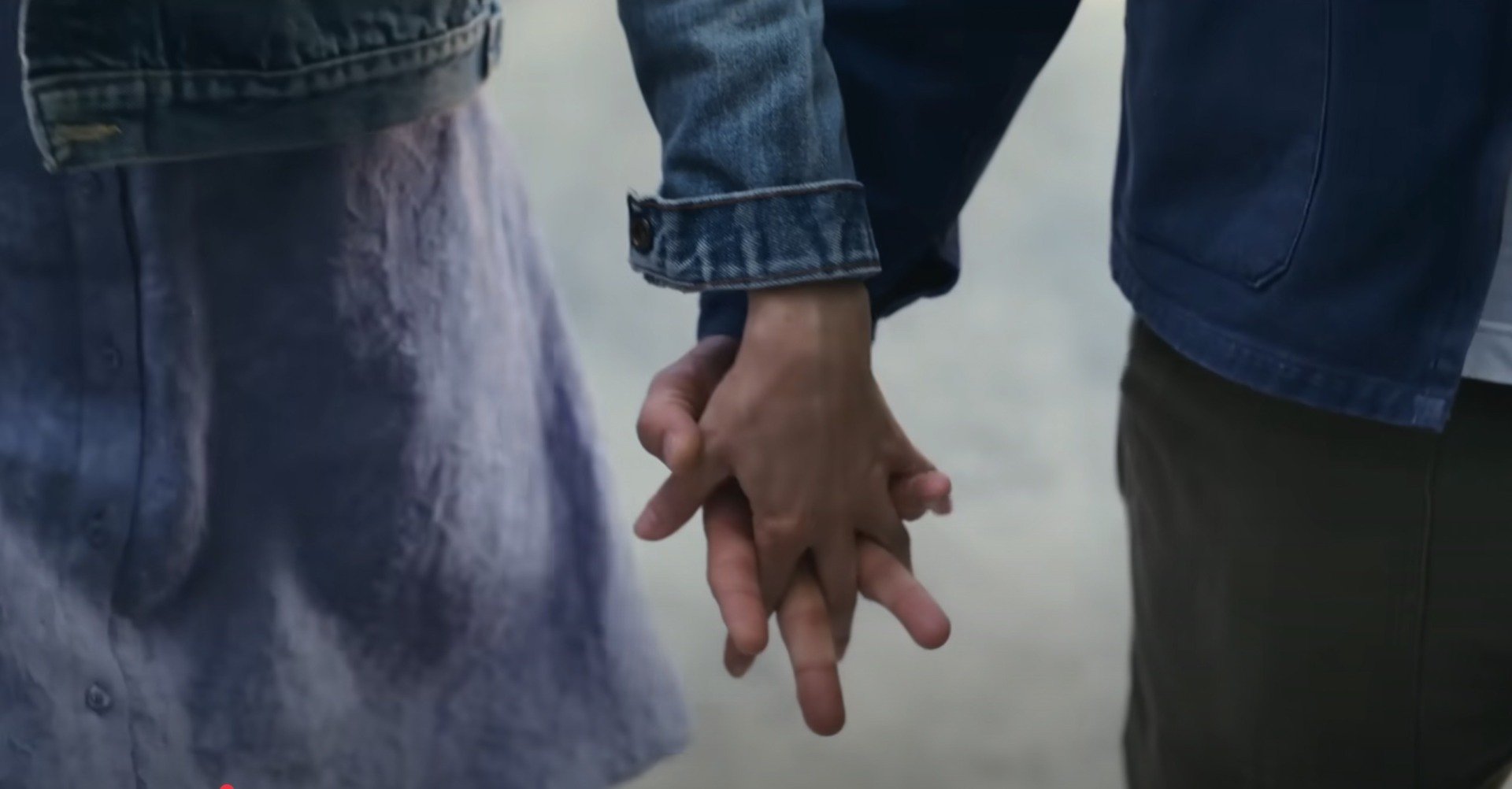 Guvernul polonez adoptă o măsură istorică în contextul controversei privind drepturile LGBTQ+ Luni, guvernul polonez, condus de prim-ministrul Donald Tusk, a dat okul pentru un proiect de lege controversat, care va introduce „contracte de coabitare” pentru cuplurile care locuiesc împreună, indiferent de sexul acestora