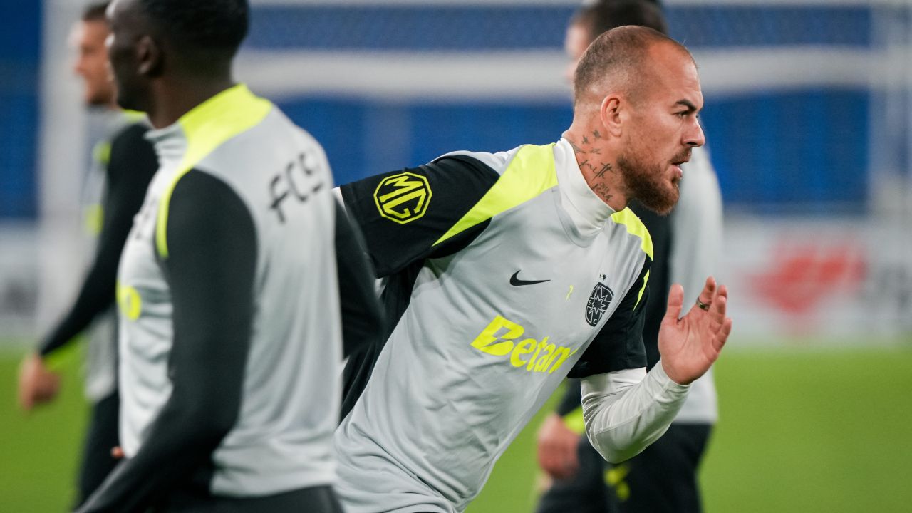 Denis Alibec, pe cale de a părăsi FCSB după un debut promițător În vara acestui an, Denis Alibec a revenit la FCSB după o absență de câțiva ani, aducând cu sine speranțe mari atât din partea suporterilor, cât și a conducerii