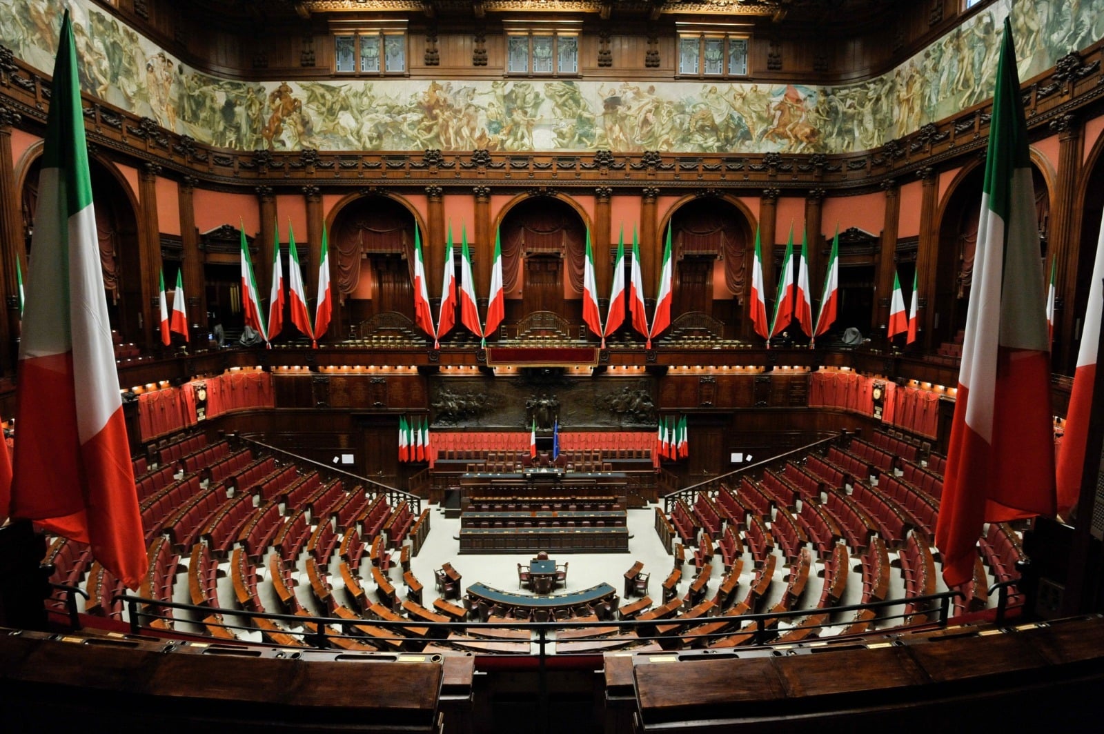 Guvernul italian își întărește angajamentul față de Ucraina, aprobând sprijinul militar până în 2026 Guvernul italian a aprobat, luni, un decret ce permite continuarea și posibil extinderea asistenței militare către Ucraina până în anul 2026, decizie ce marchează o poziție clară a Romei în contextul conflictului ruso-ucrainean