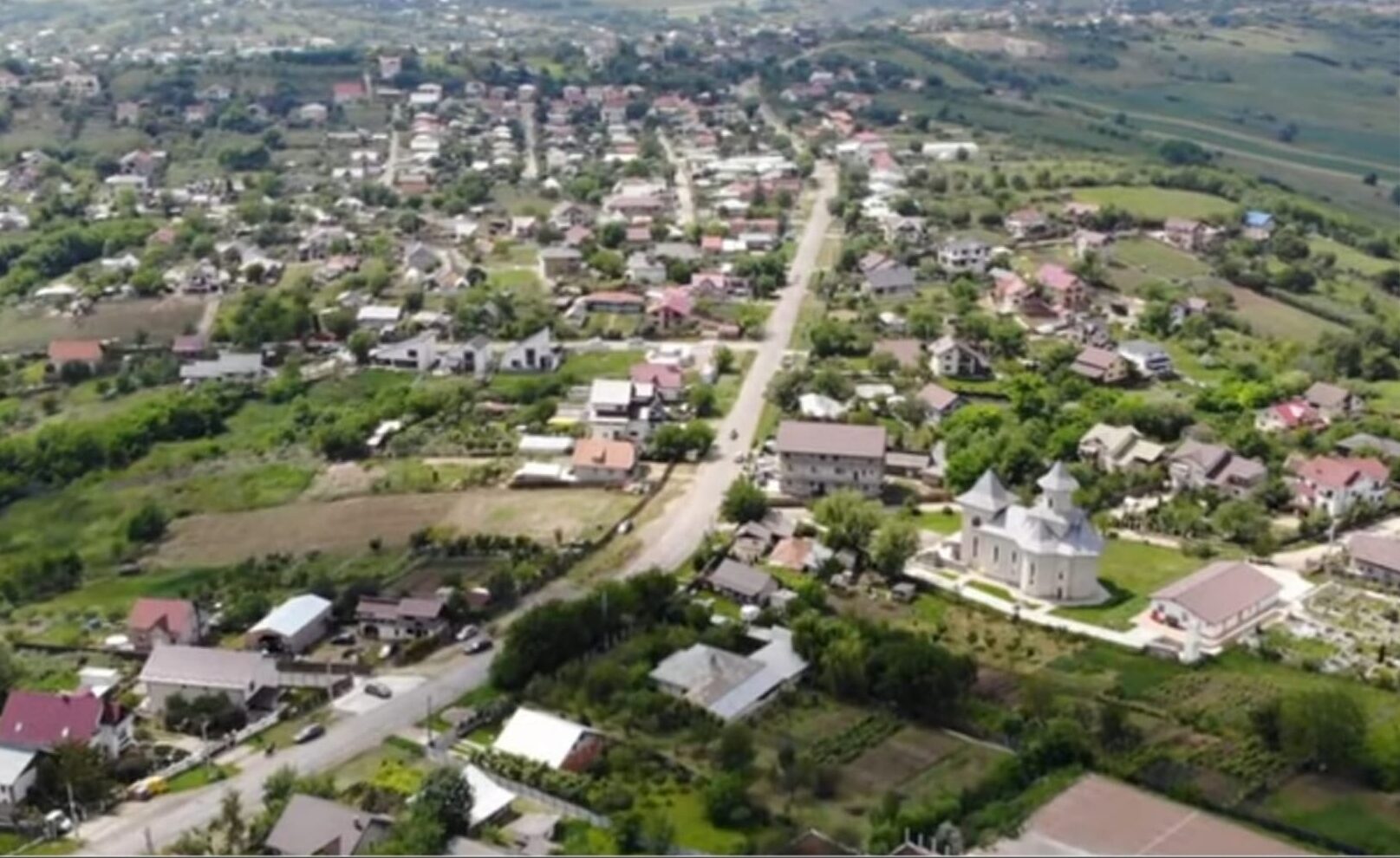 Locatarii din comuna Rediu, județul Iași, au pierdut cam de-a lungul ultimilor cinci ani o bătălie judiciară pentru anularea unei autorizații edilitare emise ilegal, într-un caz care reflectă probleme mai largi legate de corupție și gestionare defectuoasă a autorităților locale