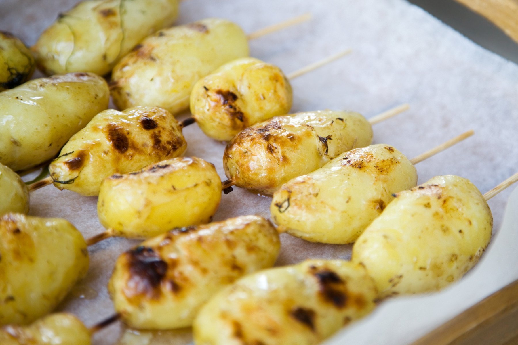 Tendințele food și social media în 2026: ce ne așteaptă la mesele viitorului Anul 2026 promite să aducă o revoluție subtilă, dar vizibilă în obiceiurile noastre alimentare și în modul în care percepem și consumăm produsele preferate