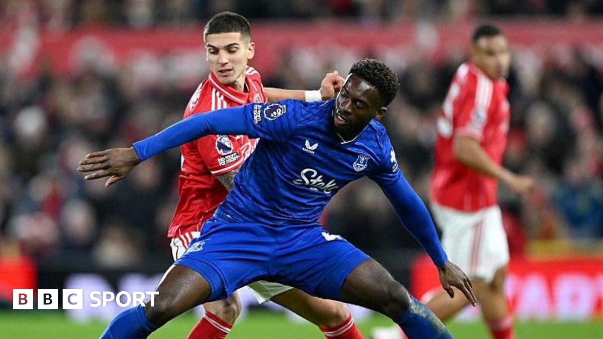 Războiul la City Ground: Nottingham Forest întâlnește din nou Everton Într-un meci plin de însemnătate, Nottingham Forest se pregătește să înfrunte Everton pe terenul propriu, unde echipa gazdă caută să-și răscumpere parcursul dezamăgitor din ultimele întâlniri