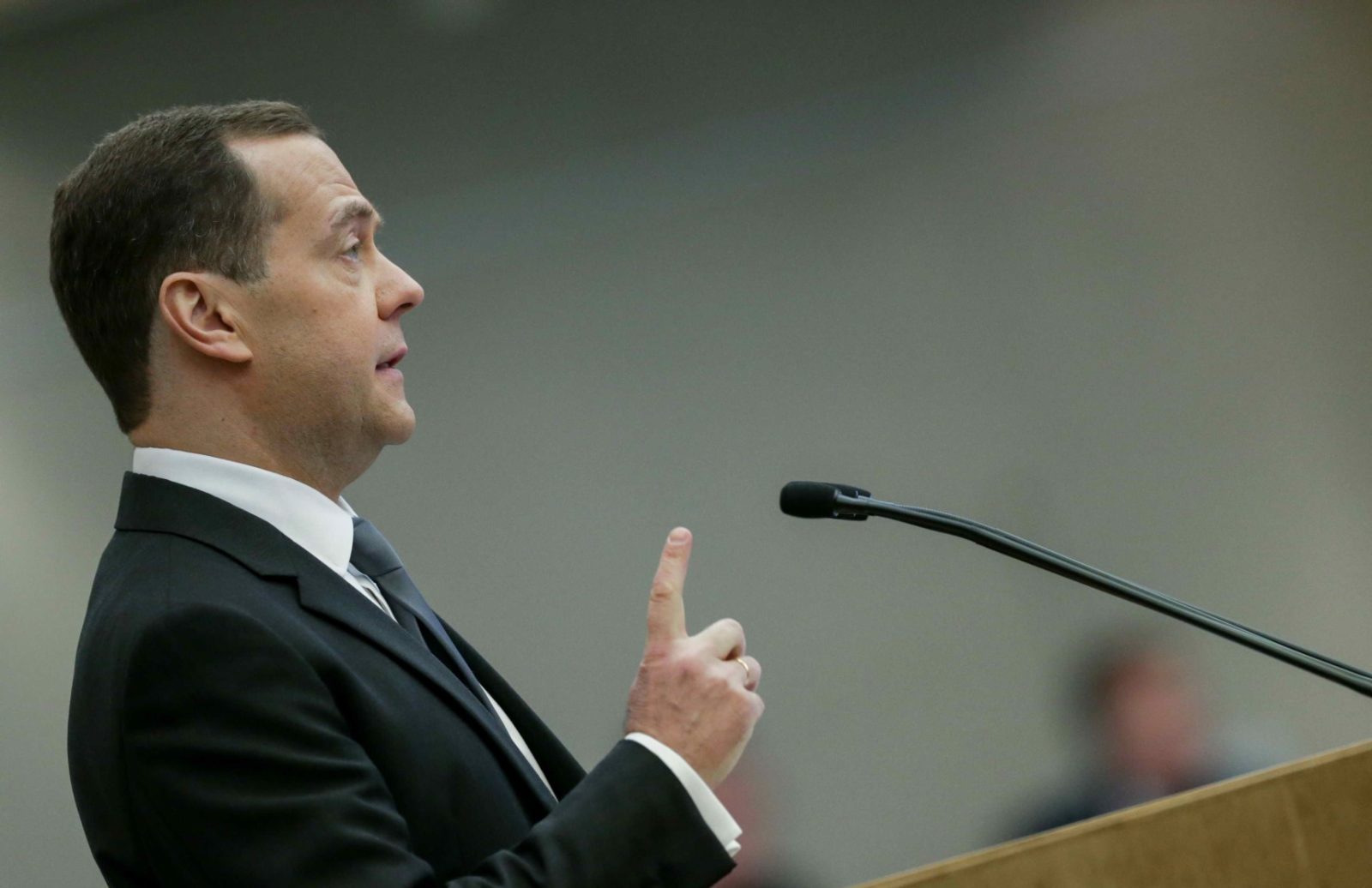 Medvedev amenință cu moartea pe președintele Ucrainei, într-un discurs dur la nivelul retoricii oficiale rusești Fostul președinte al Rusiei, Dmitri Medvedev, continuă să întrețină tensiunea în contextul conflictului din Ucraina, de această dată prin declarații extrem de provocatoare și belicoase, publicate marți pe canalul său de Telegram