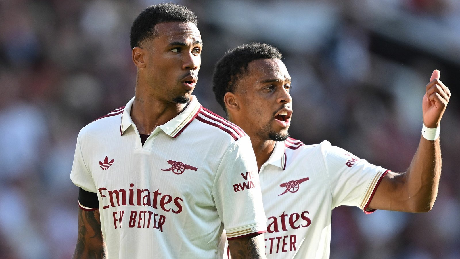 Mikel Arteta, antrenorul echipei Arsenal, a făcut astăzi două modificări semnificative în formula de start pentru confruntarea crucială dintre formația sa și Aston Villa, programată pe stadionul Emirates