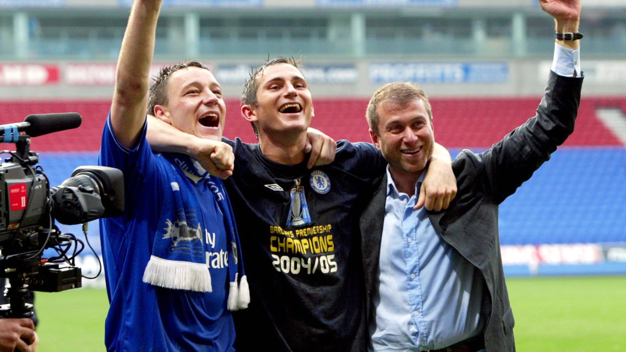 Roman Abramovich, o figură controversată în fotbalul european Roman Abramovich, fostul patron al clubului Chelsea, a avut un impact semnificativ asupra fotbalului european în ultimii 20 de ani