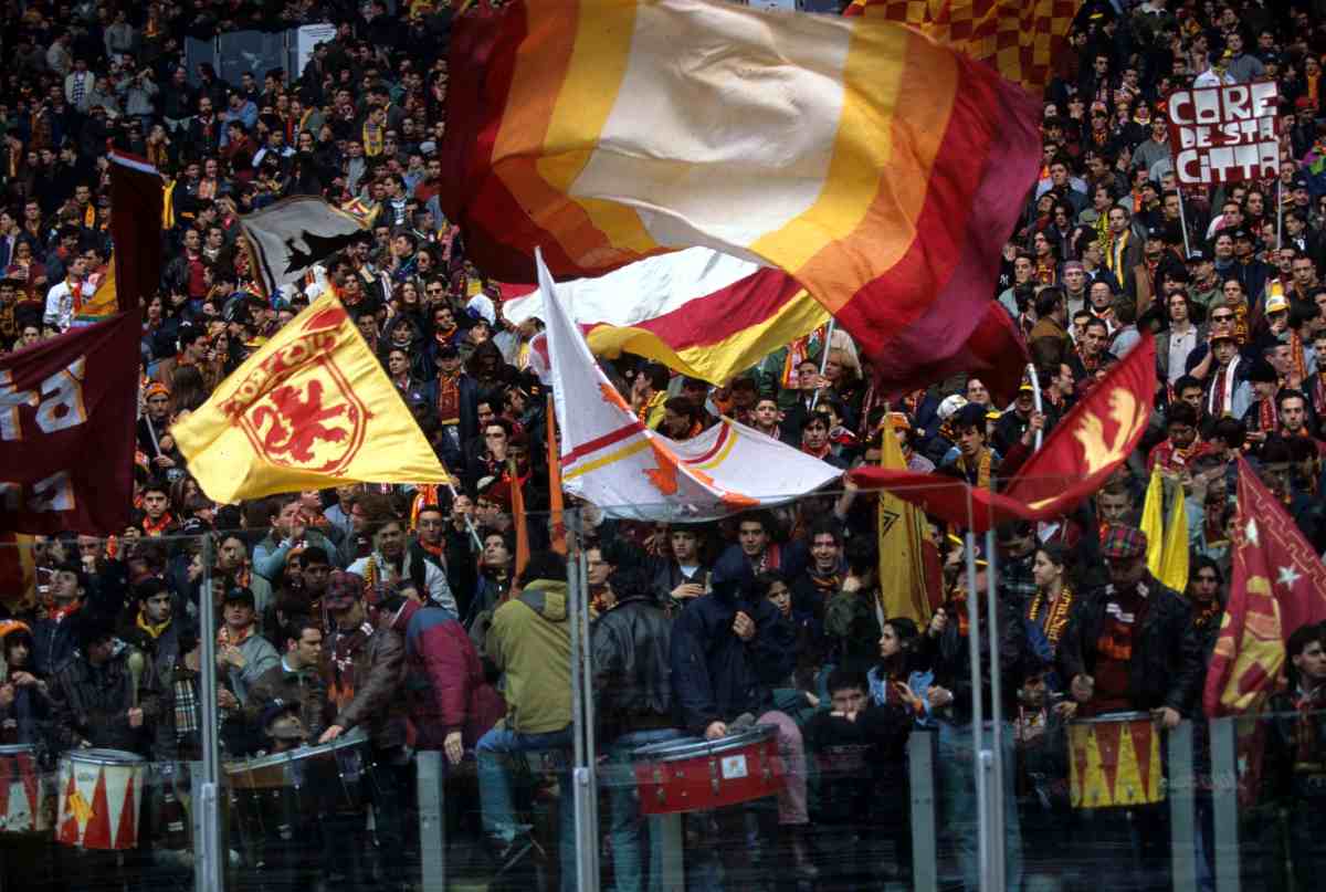 Legendele Giallorosse: Dilemele Foștilor Idoli pe Terenul Rivalității Roma a fost întotdeauna un oraș de fotbal, iar echipa locală, AS Roma, are o istorie bogată în jucători care au devenit adevărate legende