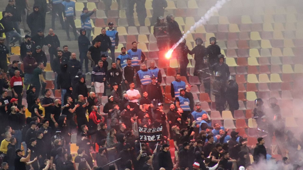Ultrașii Stelei provocă suporterii lui Dinamo la confruntări înainte de Revelion!