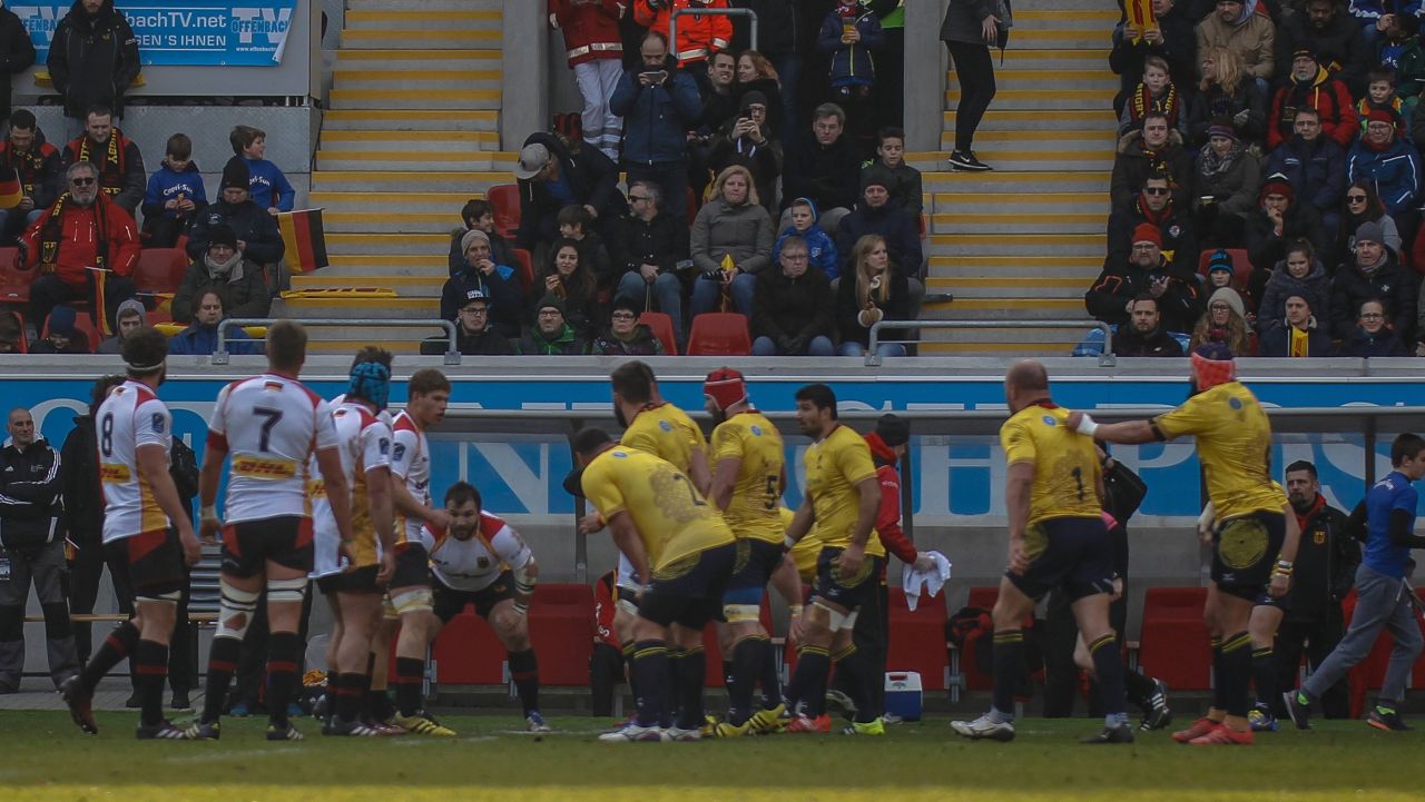 Johan van Heerden, revelația din teren: între Dinamo și echipa națională Într-o perioadă turbulentă pentru fotbalul românesc, Johan van Heerden se dovedește a fi un nume tot mai relevant pe scena sportivă locală