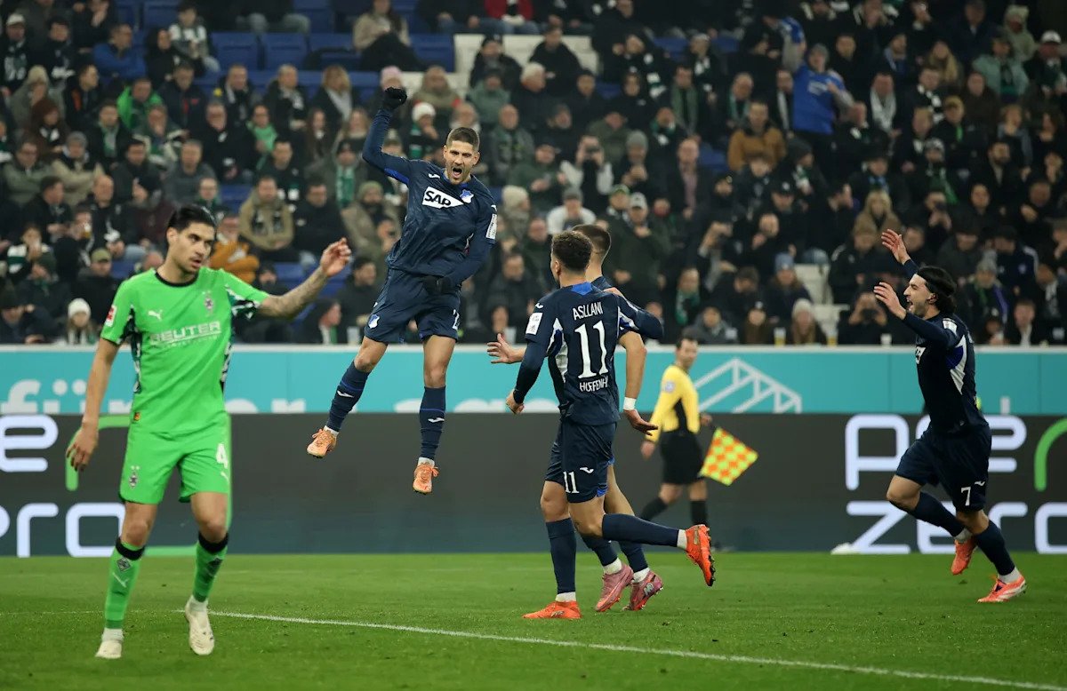 Bătălia din Bundesliga: Ultima etapă a primului semestru în turneu de foc Matchday 17 al Bundesligii a marcat nu doar ultima rundă a turului, ci și o săptămână plină de emoții, cu meciuri desfășurate în mijlocul săptămânii