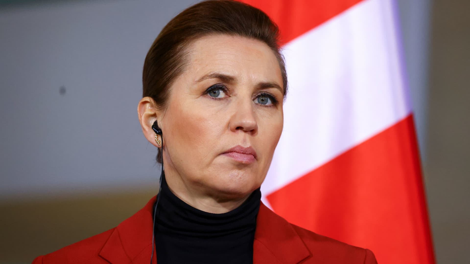Mette Frederiksen către Donald Trump: „Greenland nu este de vânzare!” Prim-ministrul Danemarcei, Mette Frederiksen, a lansat o avertizare clară Administrației Trump, cerându-le să înceteze amenințările privind o presupusă preluare a Groenlandei