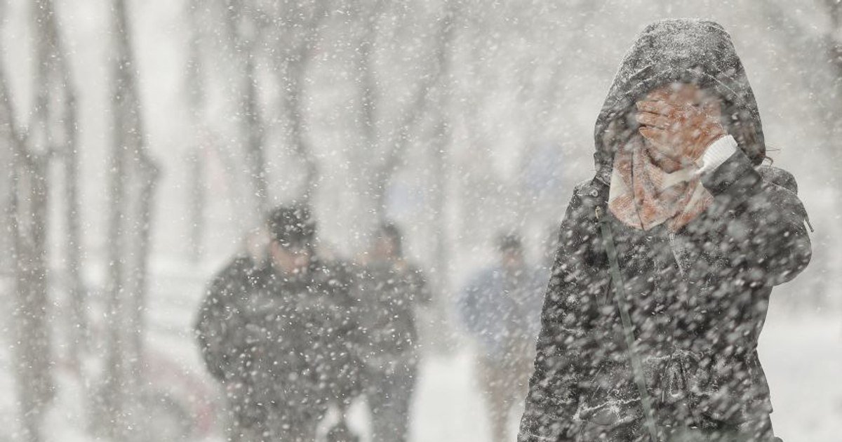 Cod portocaliu de viscol și ninsoare în sudul și centrul țării Meteorologii au emis un cod portocaliu de vreme severă pentru zonele deluroase și montane ale județelor Mehedinți, Gorj, Vâlcea, Argeș, Dâmbovița și Prahova