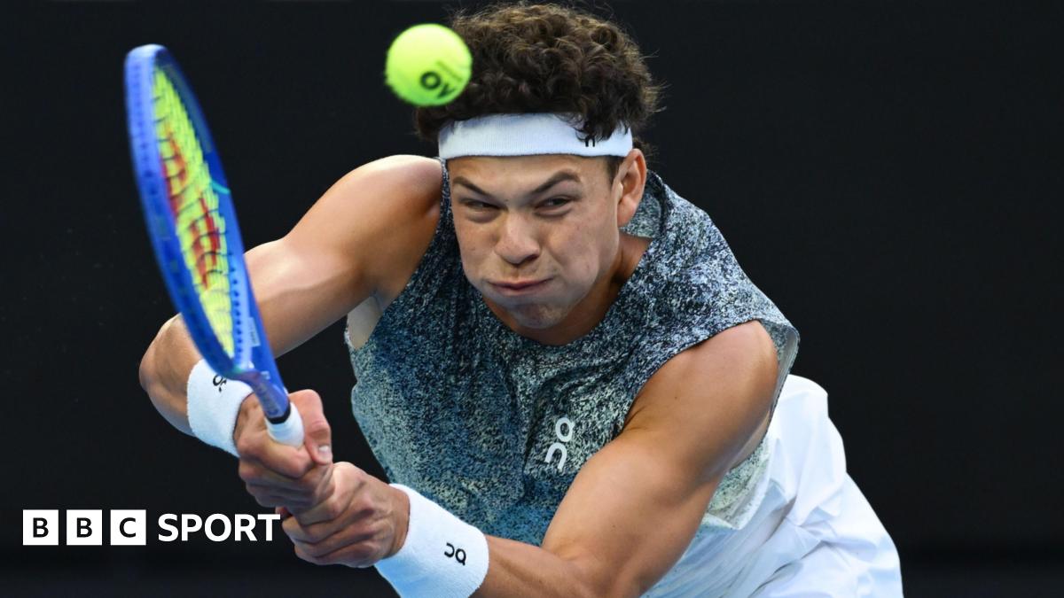 Australian Open: Duelul intens dintre Shelton și Sinner Pe terenurile de la Australian Open, atmosfera este electrică, iar spectatorii sunt cu sufletul la gură