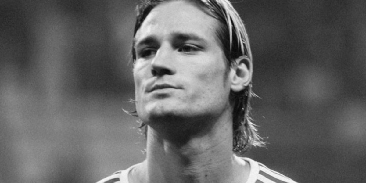 “O último sorriso de Fehér foi há 22 anos”. As homenagens ao antigo jogador do Benfica