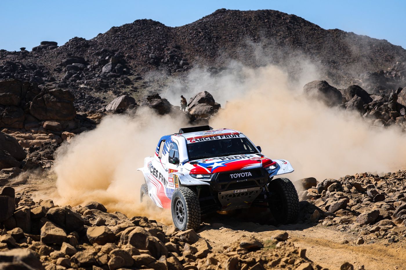 Duelul cu Indiferența: Rallye Dakar 2023 Sub Semnul Întrebării Rallye Dakar, odată un simbol al aventurii în sportul motor, își deschide porțile la cea de-a 48-a ediție pe 3 ianuarie în Arabia Saudită, într-un climat de apatie care contrastează profund cu freamătul anilor anteriori