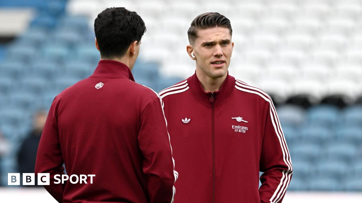 Stratul de Noutăți: Tactica lui Edwards și Stabilitatea lui Iraola În cadrul confruntării de astăzi dintre Wolves și Bournemouth, Jorgen Strand Larsen va lua loc pe bancă, în timp ce selecționerul Rob Edwards a decis să facă trei modificări semnificative în echipa sa, în urma înfrângerii de săptămâna trecută cu Manchester City