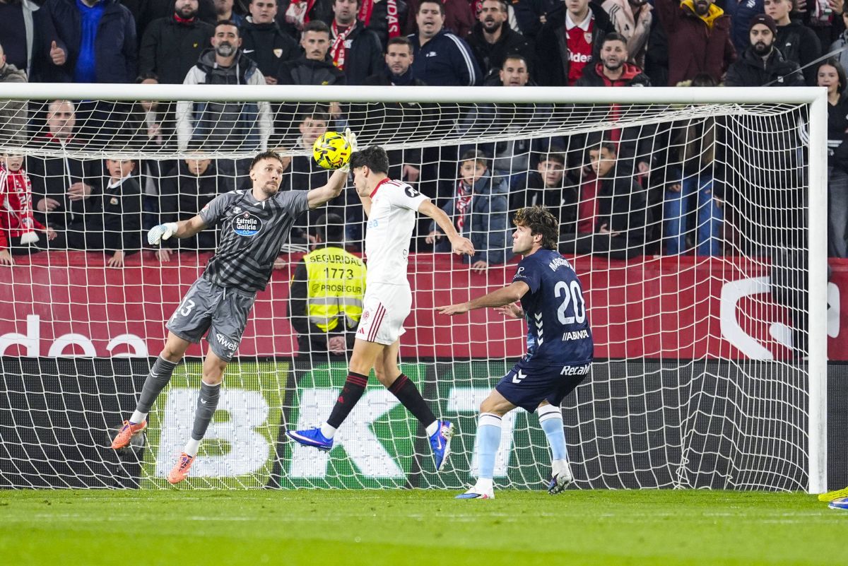 Ionuț Radu, integralist la Celta Vigo, a reușit să-și păstreze poarta neatinsă în partida de la Sevilla, încheiată cu scorul de 1-0 în favoarea echipei sale