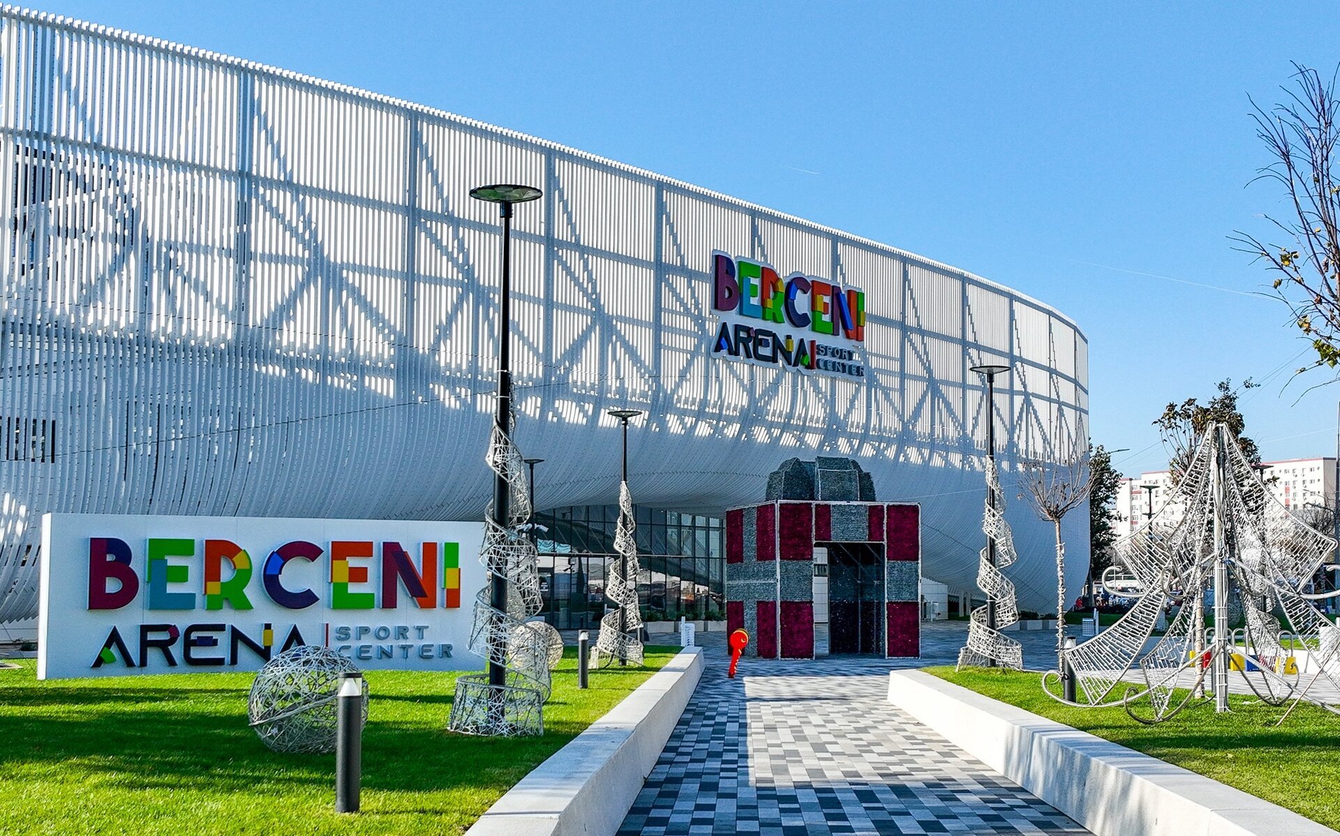 Patinoarul Berceni Arena din Sector 4 se pregătește pentru redeschiderea publicului, odată cu încheierea Campionatului Mondial de Hochei U20, Divizia II/A, care a fost găzduit în perioada 4-10 ianuarie 2026