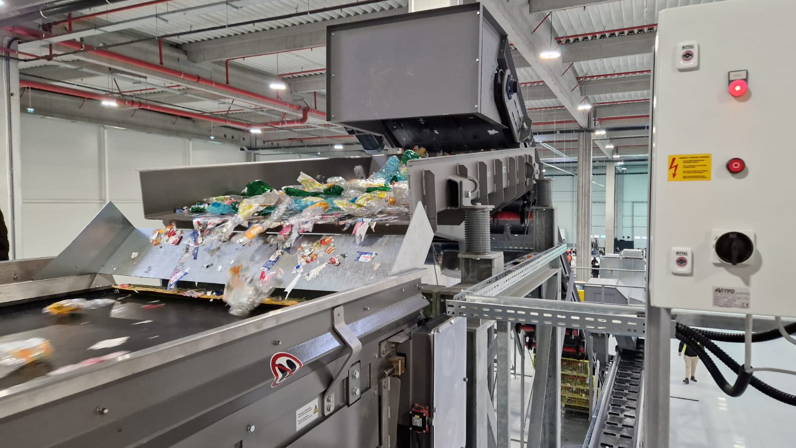 Ilfovul acuză Bucureștiul: diferențe majore în returnarea ambalajelor și criza apei potabile Locuitorii județului Ilfov, zone în vecinătatea Capitalei, returnează anual mai multe ambalaje din plastic decât bucureștenii