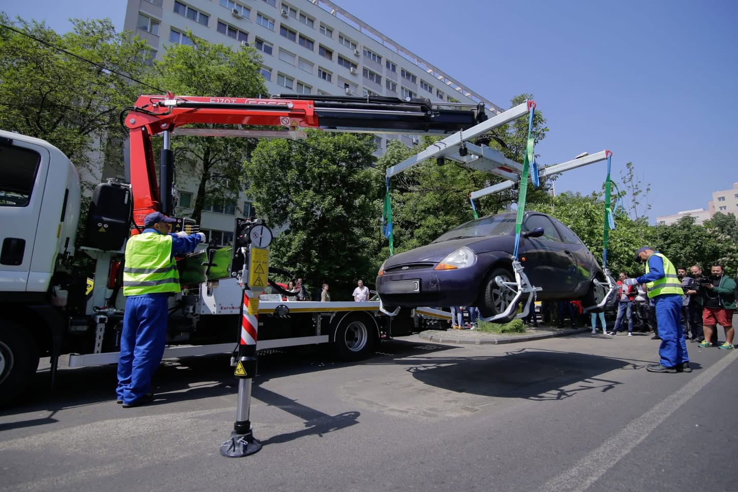 Primăria Sectorului 4 vizează extinderea și profesionalizarea serviciilor de gestionare a autovehiculelor parcate ilegal, în încercarea de a combate fenomenul congestiei și al ocupării abuzive a spațiilor de parcare în una dintre cele mai aglomerate zone ale Bucureștiului