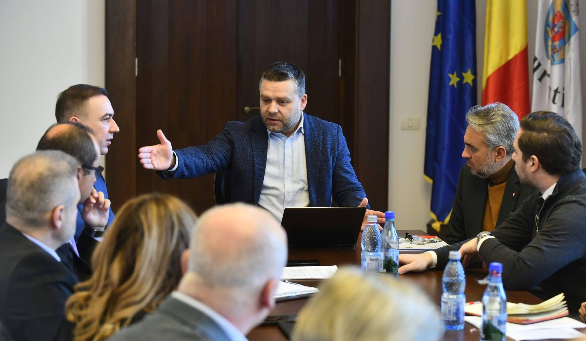 Primăvara aduce, oficial, o primă soluție concrete pentru criza acută a sistemului de termoficare din București, afectat de peisajul vechi, infrastructură degradată și dificultăți financiare