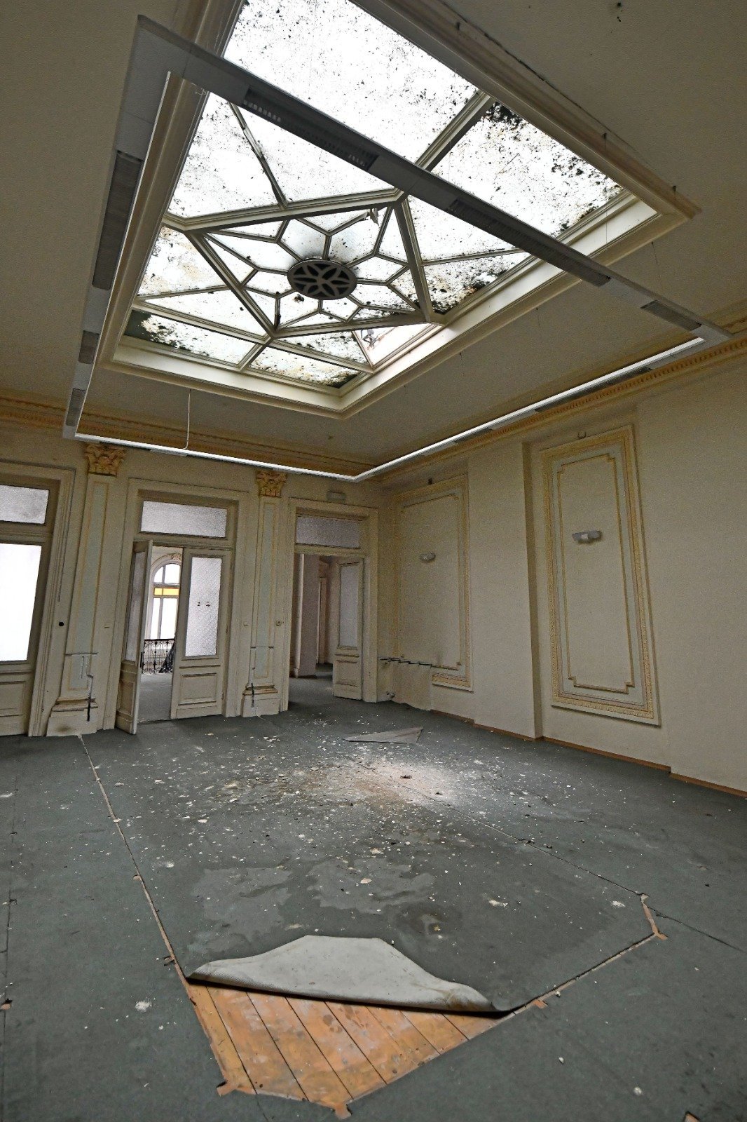 Primăria Capitalei intensifică eforturile de reabilitare a clădirilor cu risc seismic, acoperind acum încă patru imobile vechi de peste un secol, dintre care două sunt destinate uzului public, iar alte două sunt rezidențiale