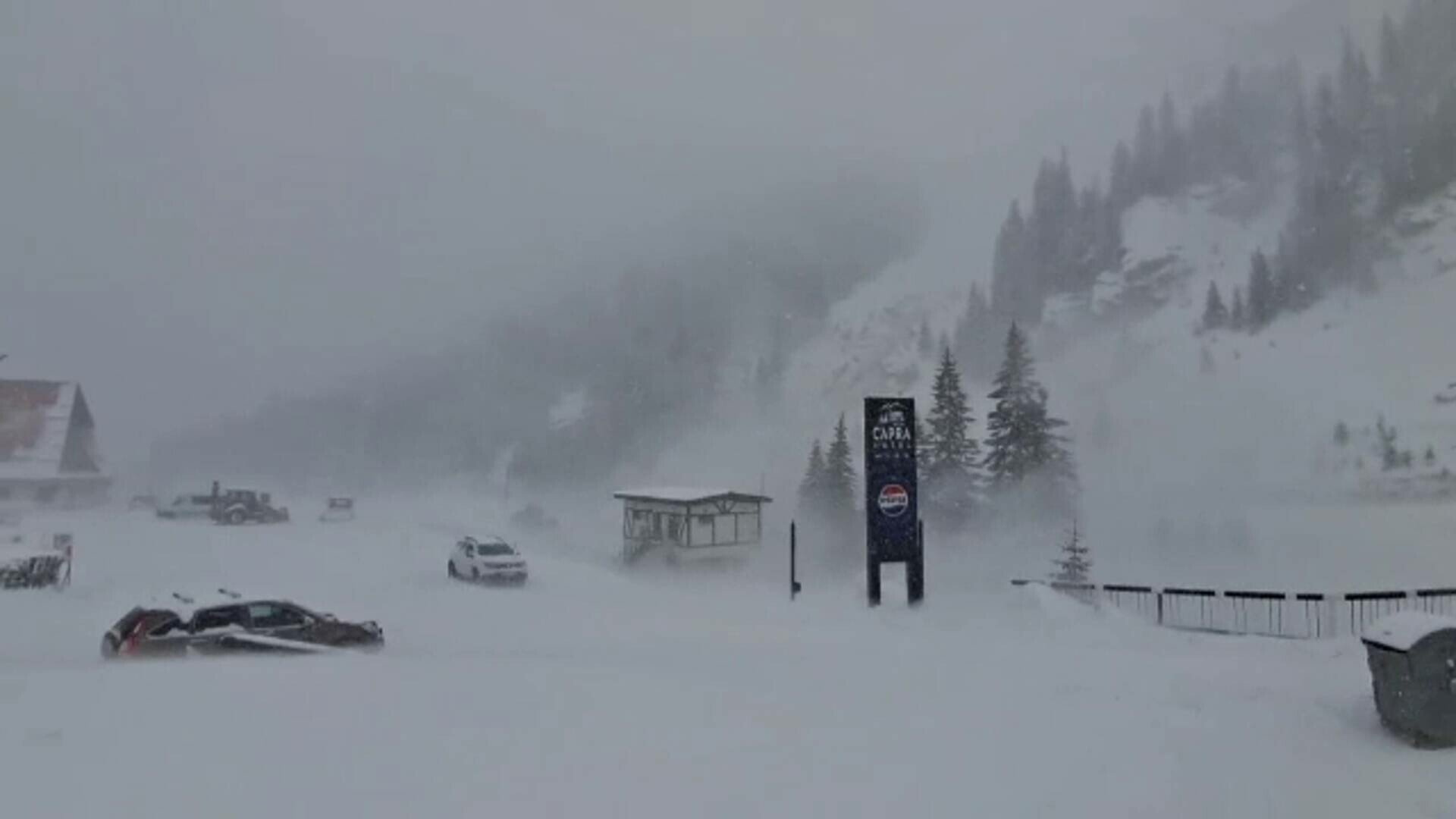 Vreme nefavorabilă afectează școlile din mai multe județe: cursuri suspendate și online pentru elevi Luni, elevii de la șase unități de învățământ din întreaga țară vor învăța exclusiv online sau vor avea zilelibere, ca urmare a condițiilor meteorologice nefavorabile din Weekend