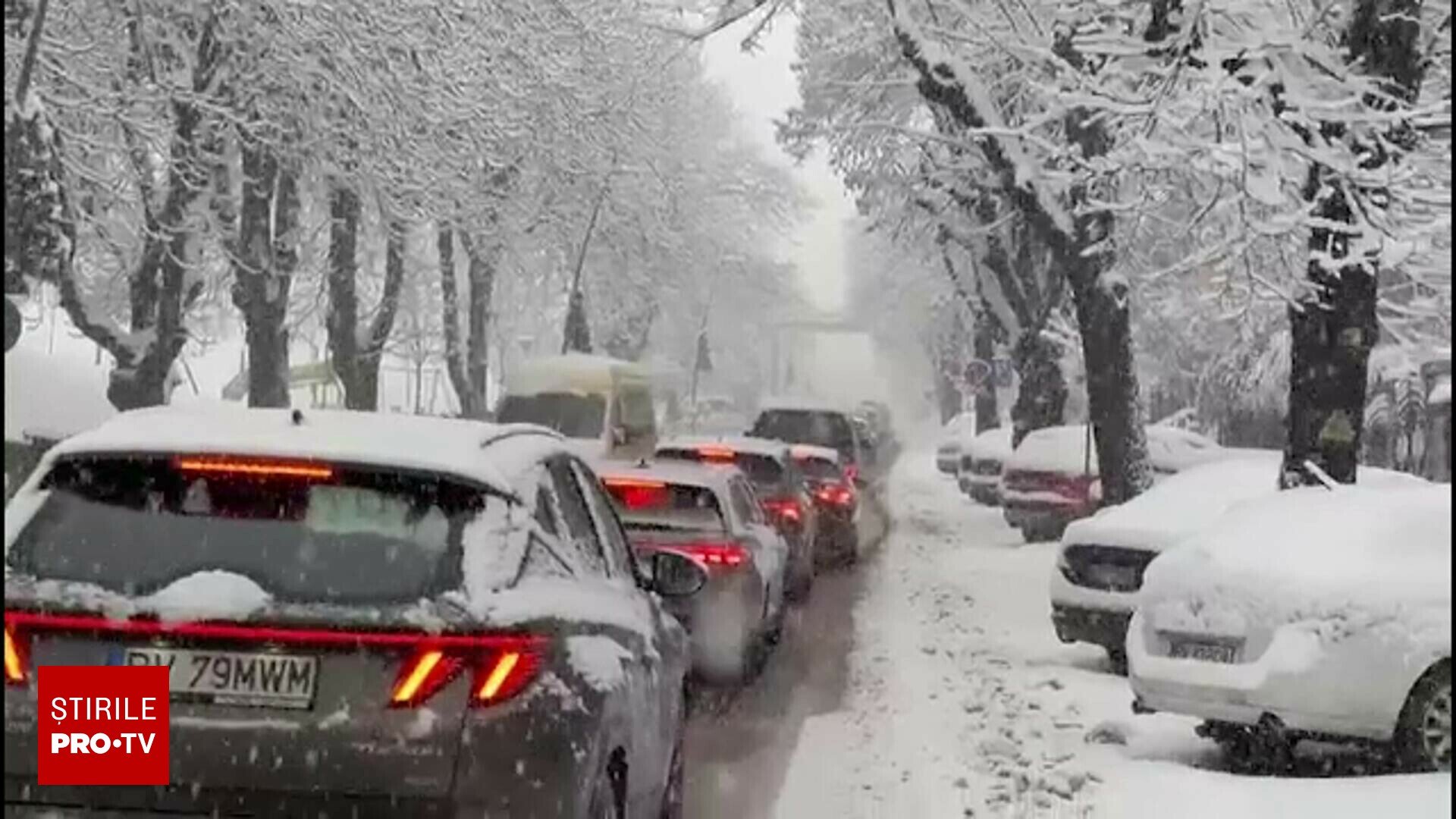 Jumătate de țară sub zăpadă: Haos pe drumuri și probleme cu energia electrică O ninsoare abundentă a acoperit țara în ultimele zile, lăsând în urma ei haos pe drumuri și mii de oameni fără energie electrică