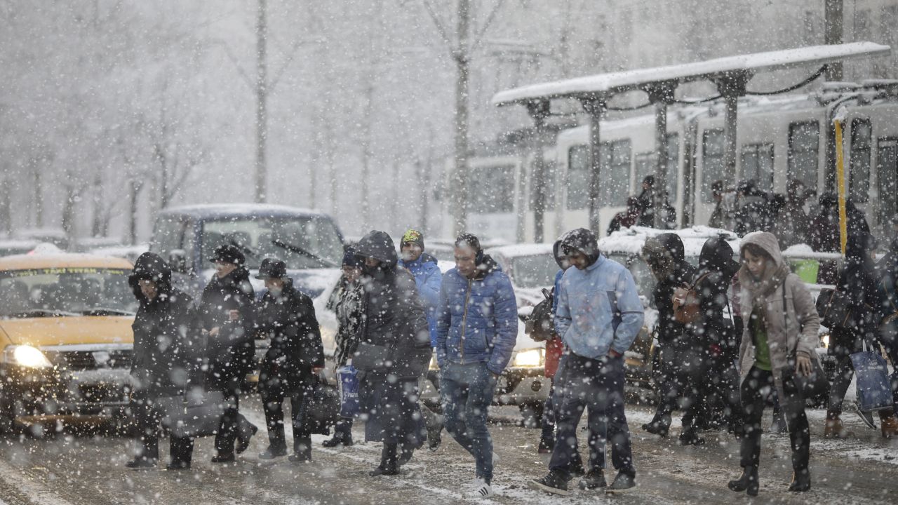 România, sub asediul gerului și ninsorilor: ANM anunță efectele!