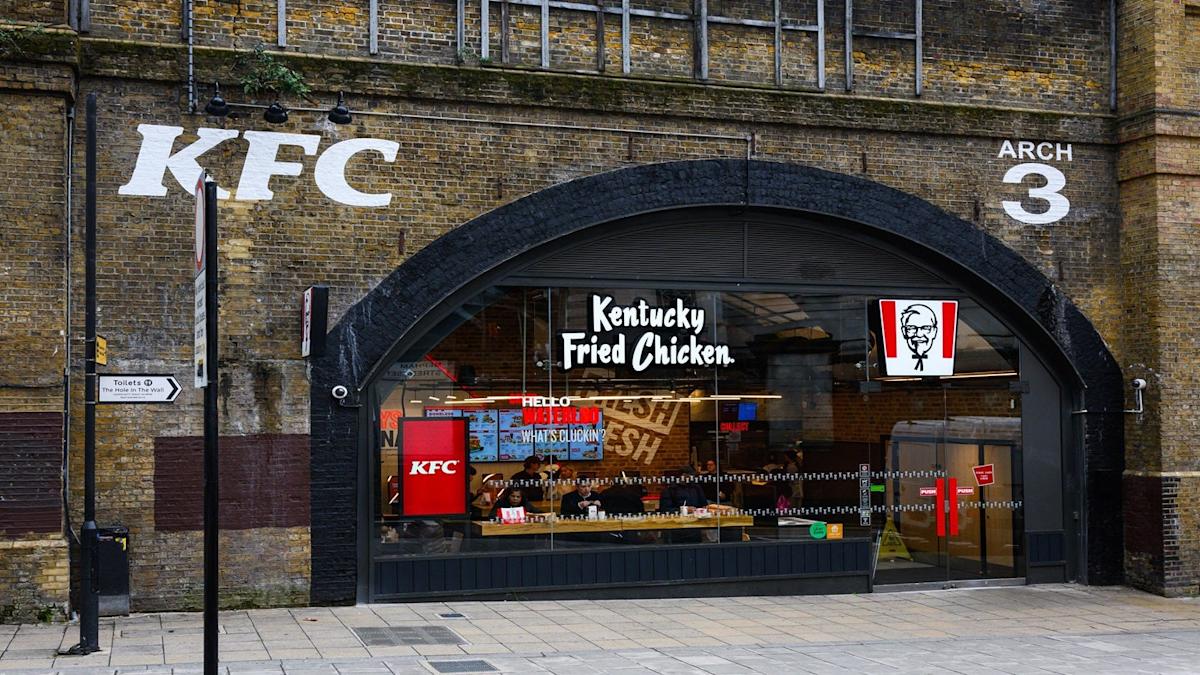 KFC UK and Ireland va lansa o nouă gamă de băuturi speciale numită „Kwench by KFC”, în încercarea de a atrage o parte mai mare din piața de băuturi destinată generației Z