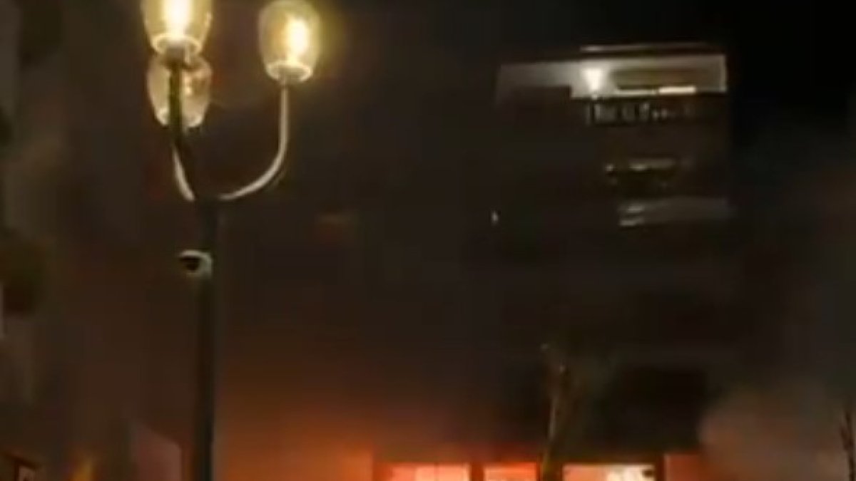 Explozie devastatoare la restaurantul „Le Constellation”: bilanț tragic O explozie puternică a avut loc în noaptea de Revelion la restaurantul „Le Constellation” din stațiunea turistică Crans-Montana, Elveția, soldându-se cu cel puțin 40 de morți și aproximativ 100 de răniți