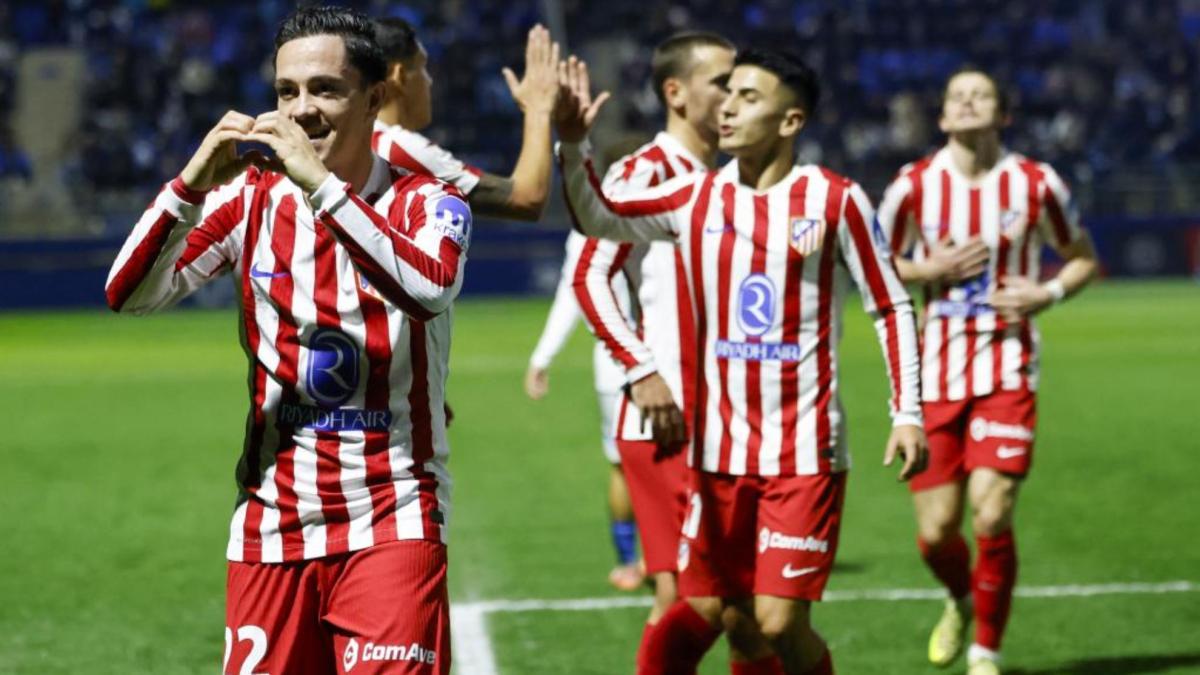 Raspadori rămâne la Atlético: o decizie în așteptare Giacomo Raspadori va face parte din lotul Atletico Madrid care va zbura în această dimineață spre San Sebastián