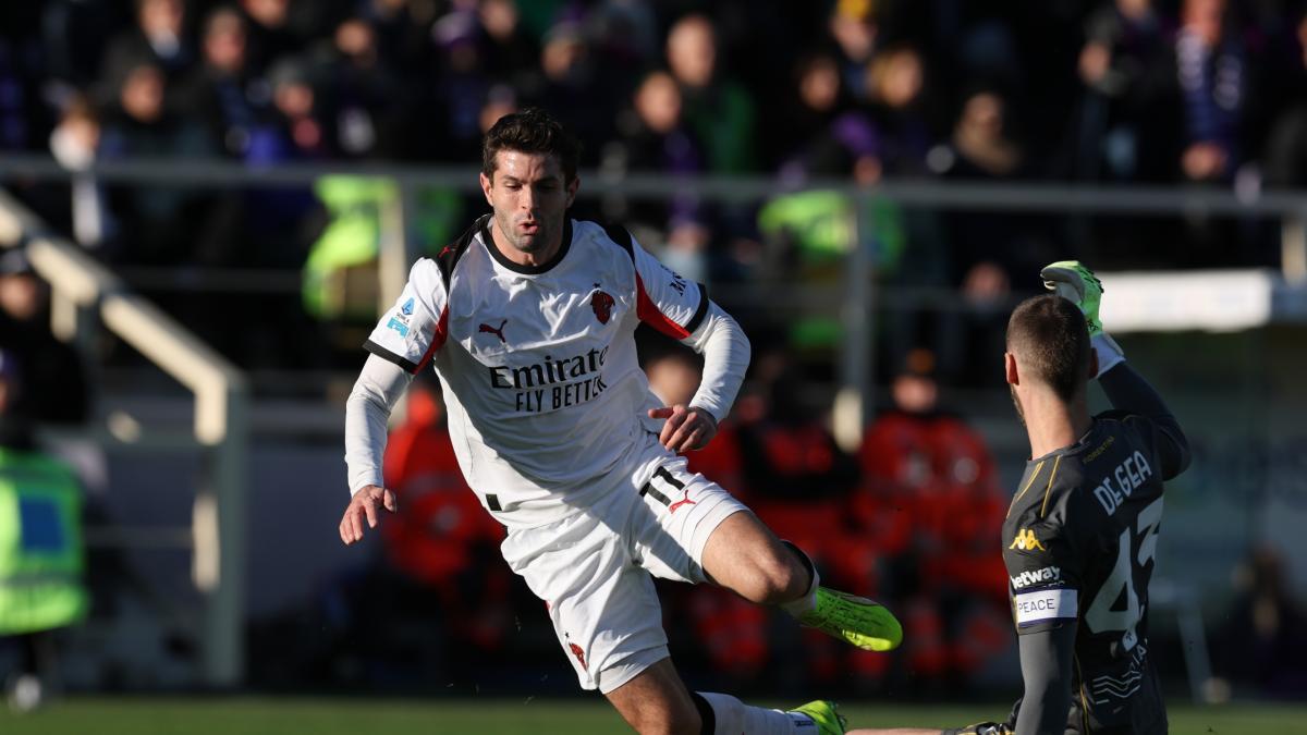 Milanul caută să recupereze teren în fața Interului Fiorentina și AC Milan se pregătesc de un duel electrizant în cadrul campionatului italian, după ce ambele echipe au avut evoluții contrastante în ultimele meciuri