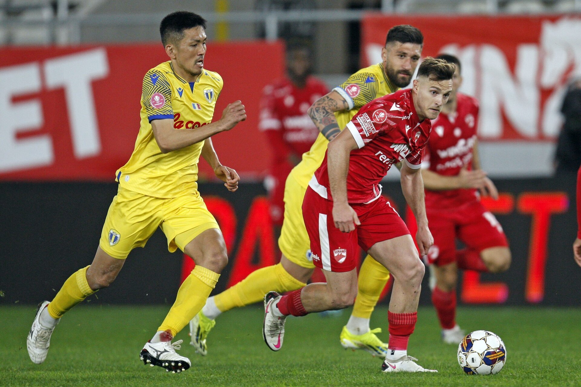 Dinamo și Petrolul se pregătesc pentru episodul 99 al rivalității.