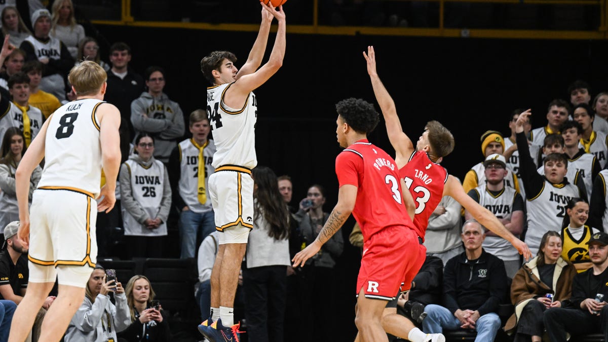 Iowa își menține formă cu o victorie strânsă împotriva Rutgers, 68-62 Iowa a învins Rutgers cu 68-62, într-un meci plin de tensiune, desfășurat la Carver-Hawkeye Arena pe 20 ianuarie