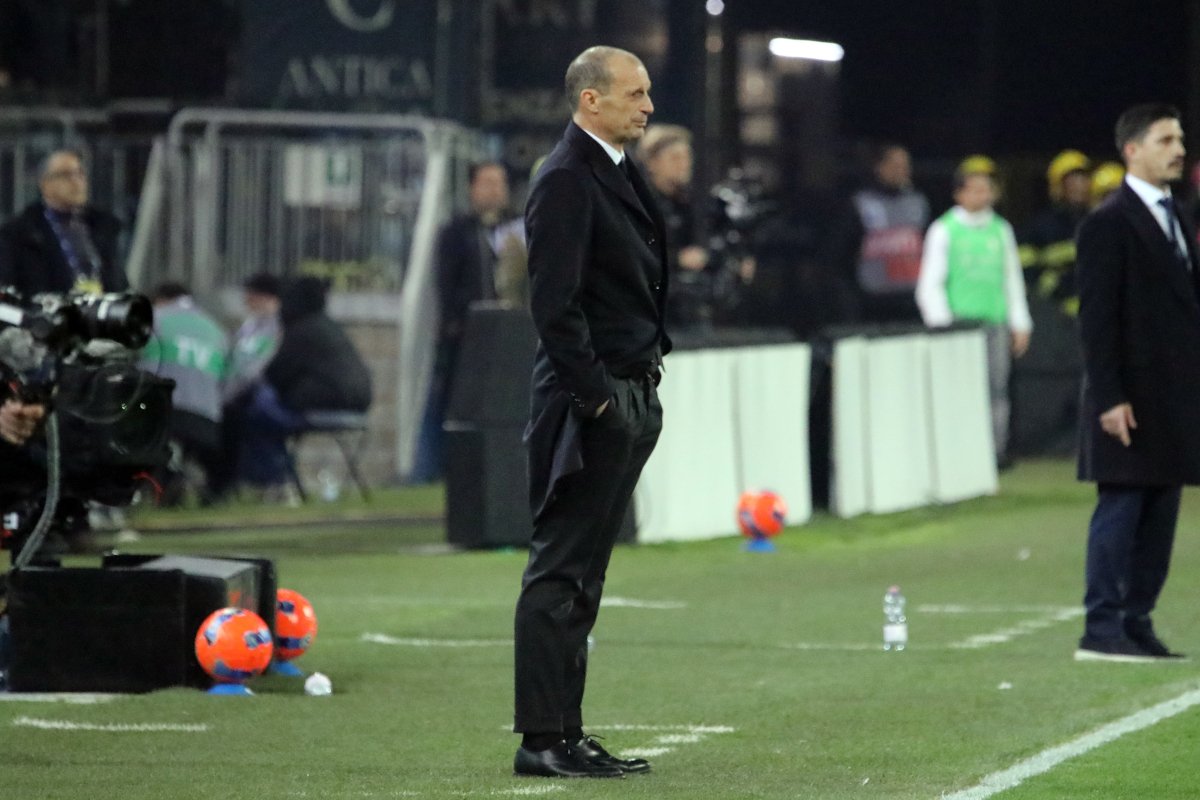 CAGLIARI, ITALY - JANUARY 02: Manager Massimiliano Allegri of Milan looks on during the Serie A match between Cagliari Calcio and AC Milan at Stadio Sant