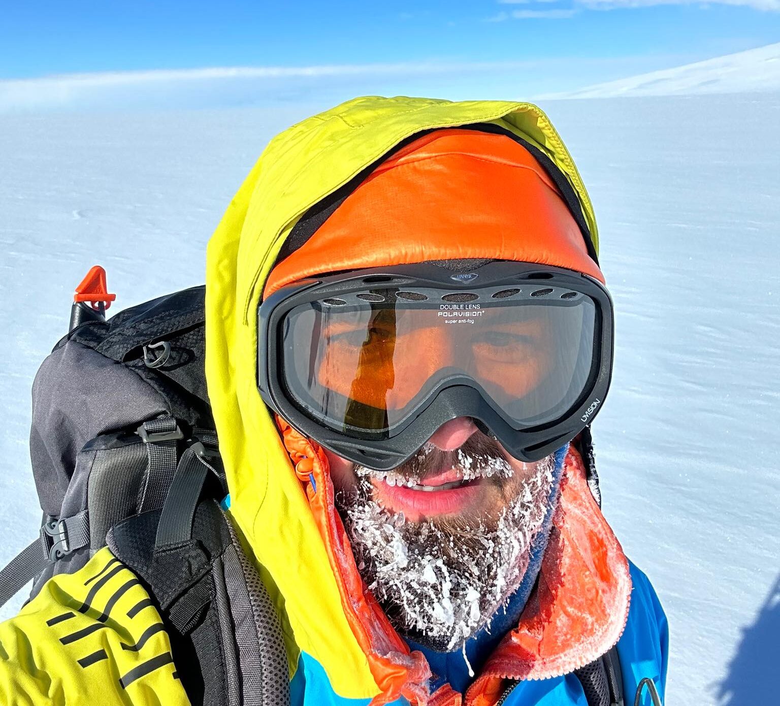 Adrian Ahrițculesei, alpinistul român cu suflet de explorator, a făcut un pas istoric pentru România în continentul înghețat al Antarcticii