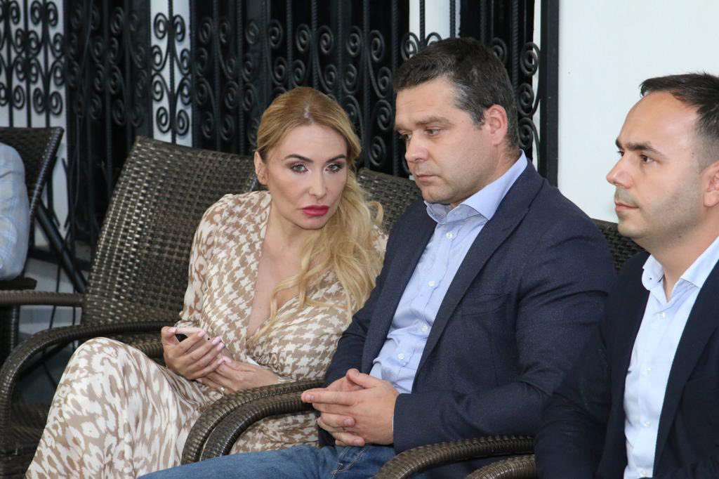 Organizația PNL Sector 1 revizuiește afirmațiile legate de implicarea unei foste angajate în caz de corupție, după ce informațiile publice au suscitat controverse ce pot afecta imaginea formațiunii politice