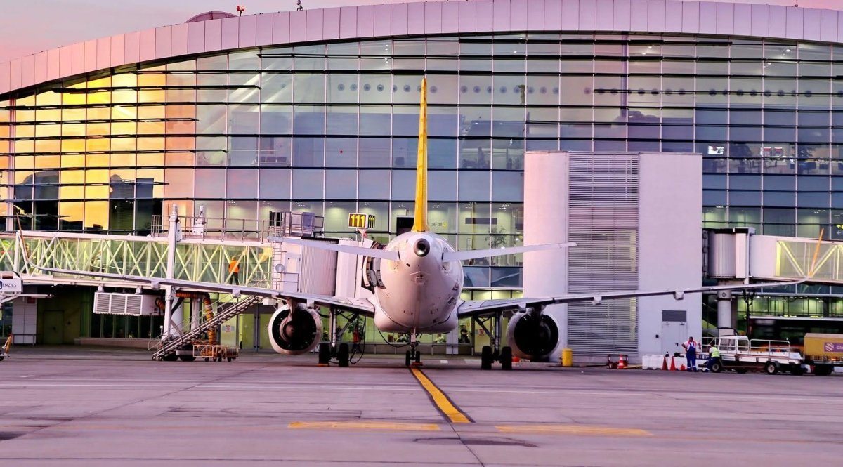 Statul român va prelua integral managementul Companiei Naționale Aeroporturi București (CNAB), companie responsabilă pentru operarea celor mai importante aeroporturi din țară, Otopeni și Băneasa