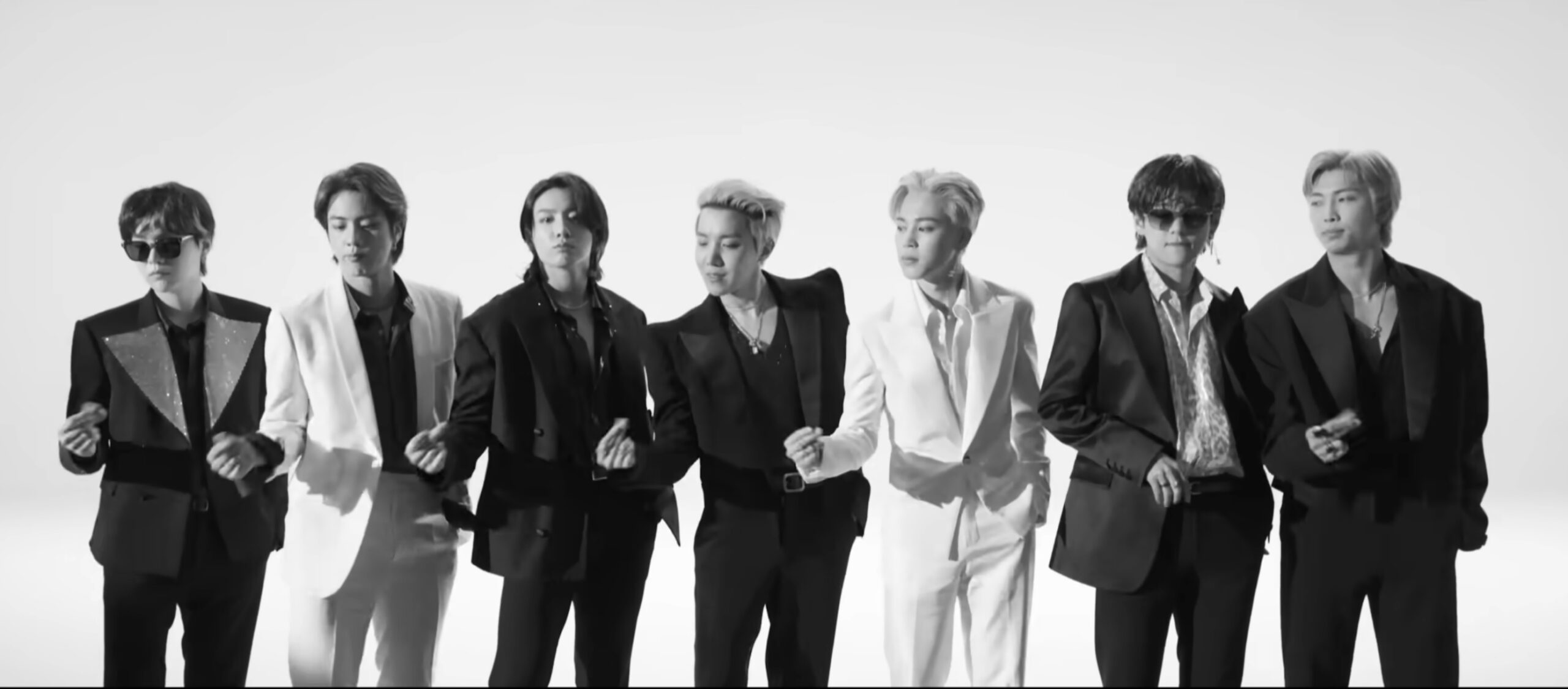 BTS lansează album în martie și anunță turneul mondial
