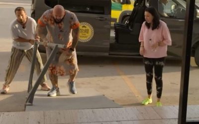 Cătălin Zmărăndescu a rupt o balustradă și s-a plimbat cu ea prin spital la Power Couple, la proba „Au, mami!”