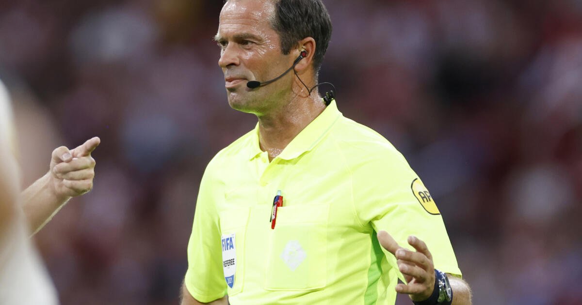 'Ajacieden woest op arbiter Bas Nijhuis bij AZ-uit:…