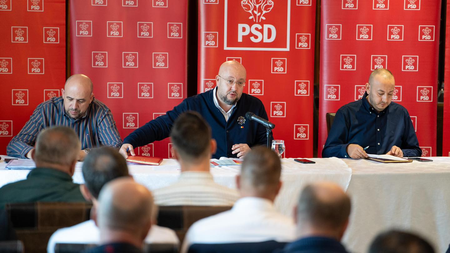 Constantin Rădulescu: PSD trebuie să rămână la guvernare, iar PNL și USR să își asume responsabilitatea pentru eventuale plecări Liderul social-democraților din Vâlcea, Constantin Rădulescu, a spus recent că Partidul Social Democrat ar trebui să rămână la guvernare, în condițiile actuale, chiar dacă situația politică pare tot mai complicată