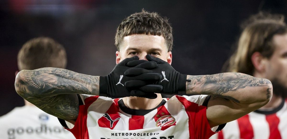 Dennis-Man-loveste-ca-fulgerul-A-marcat-din-nou-pentru-PSV-si-e-superstar-in-Olanda-e1768415760922.j.jpeg - ReporterUrban