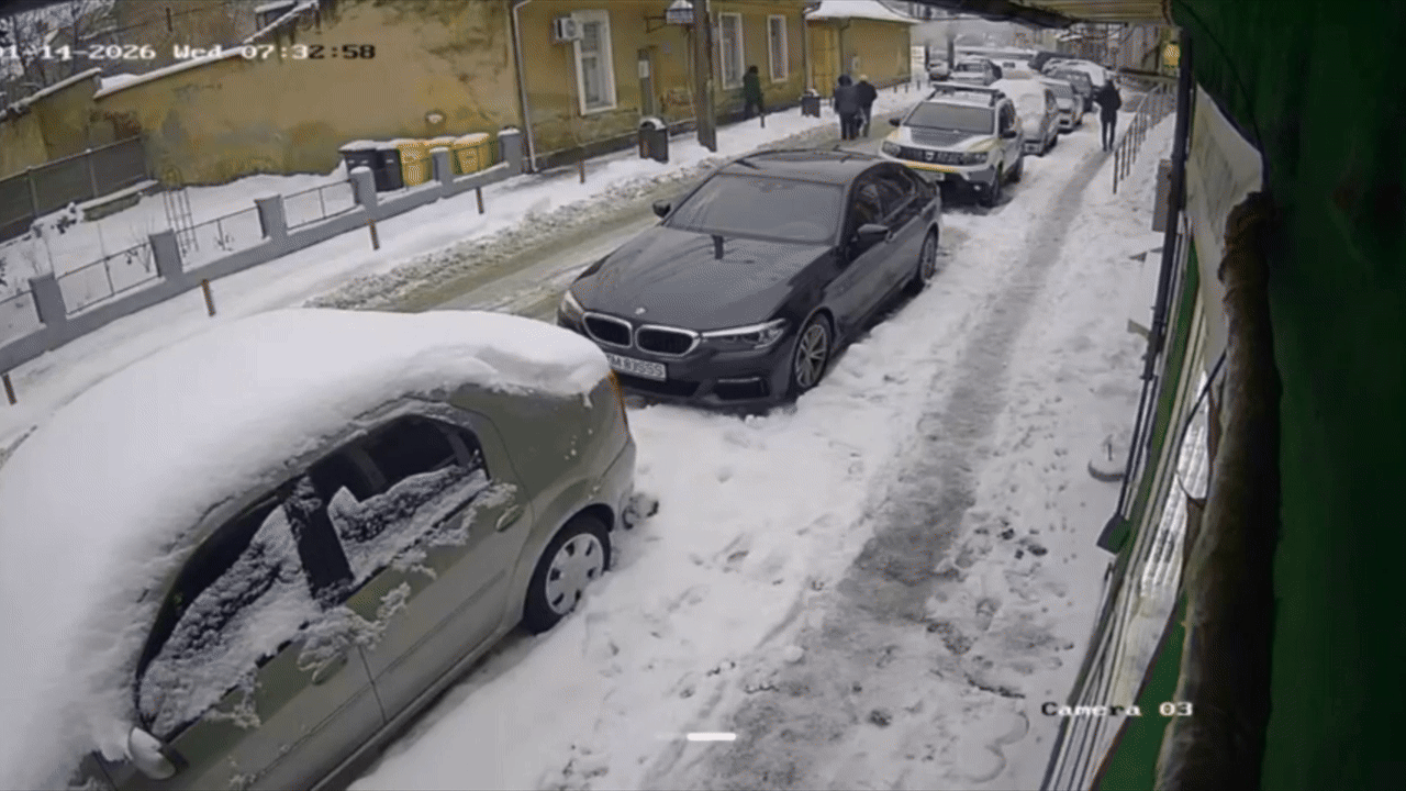 Momentul exploziei de la Poliția Rutieră Lugoj, surprins pe camere: trei polițiști au fost răniți